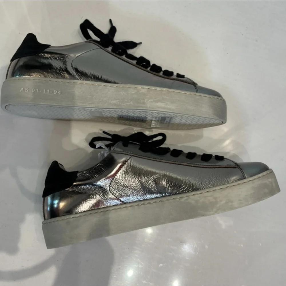 Shana Leather Metallic Sneaker BRAND NEW - Picture 4 of 7